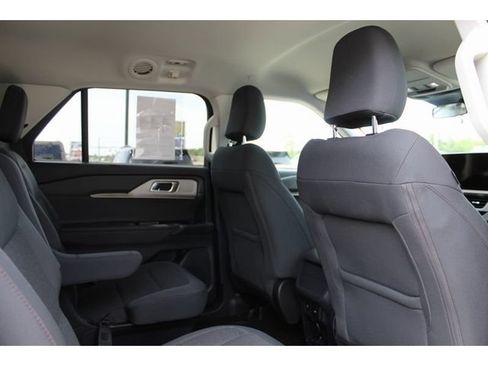 Used 2025 Ford Explorer Active AWD/4WD image 19
