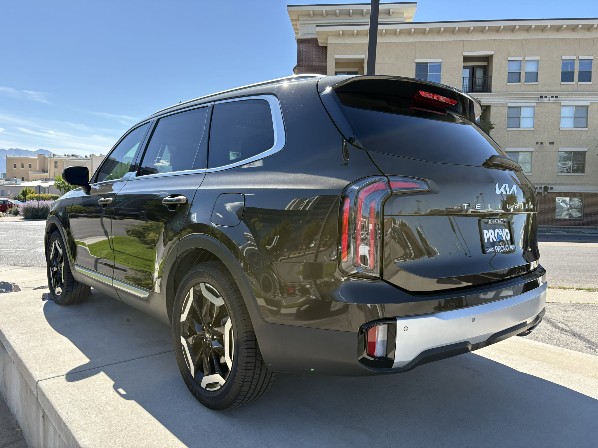 Used 2024 Kia Telluride EX AWD/4WD image 11