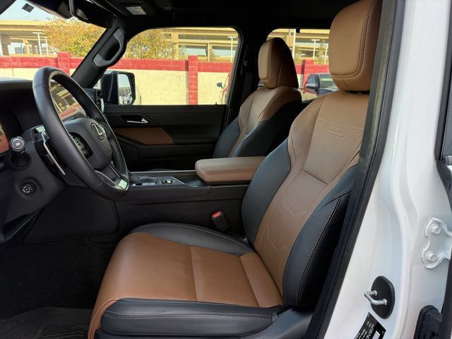Used 2025 Lexus GX 550 w/ Accessory Package (2T) AWD/4WD image 28