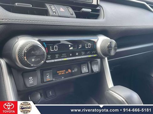 Used 2022 Toyota RAV4 XLE Premium AWD/4WD image 31