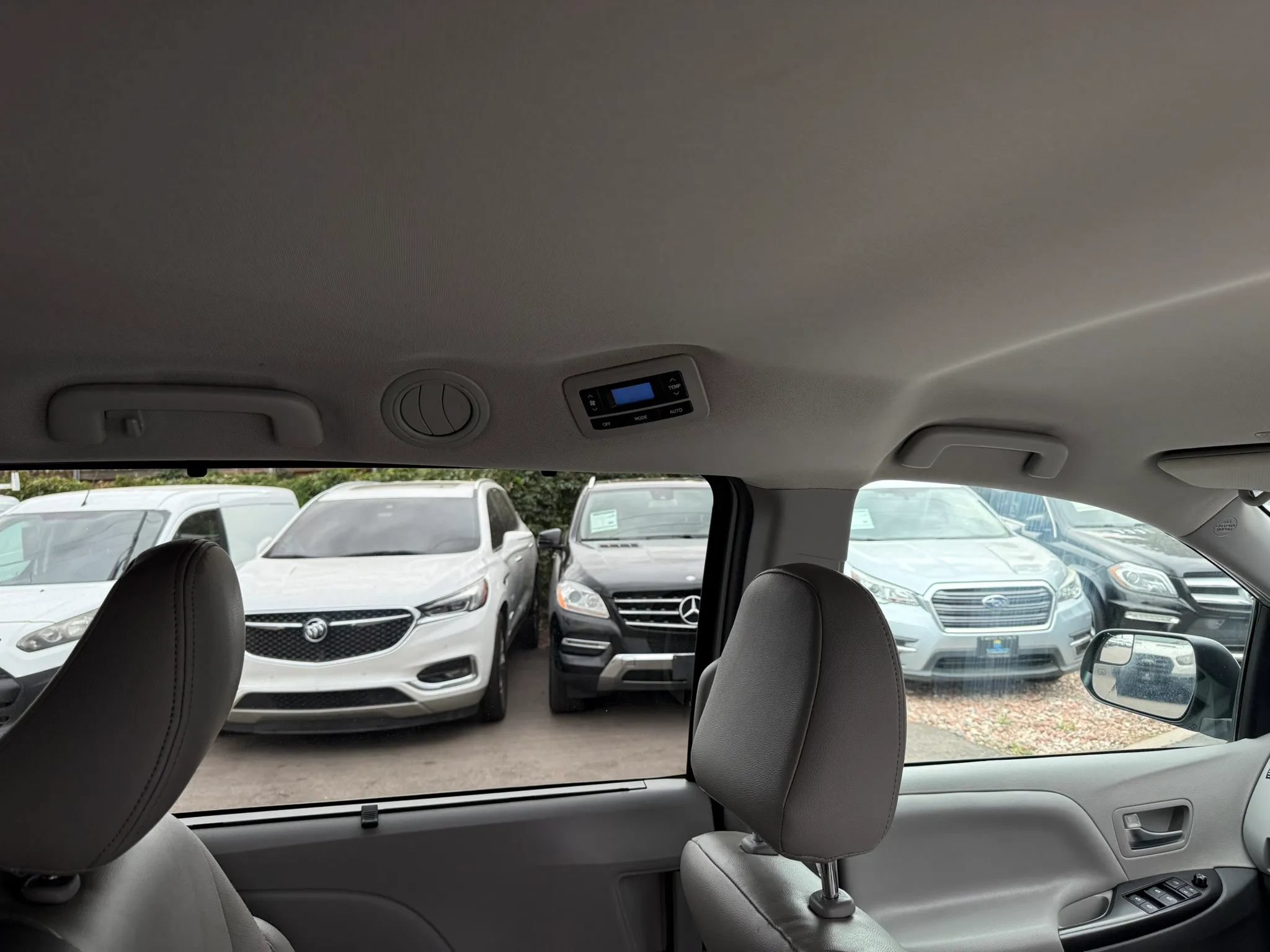 Used 2019 Toyota Sienna LE FWD image 26