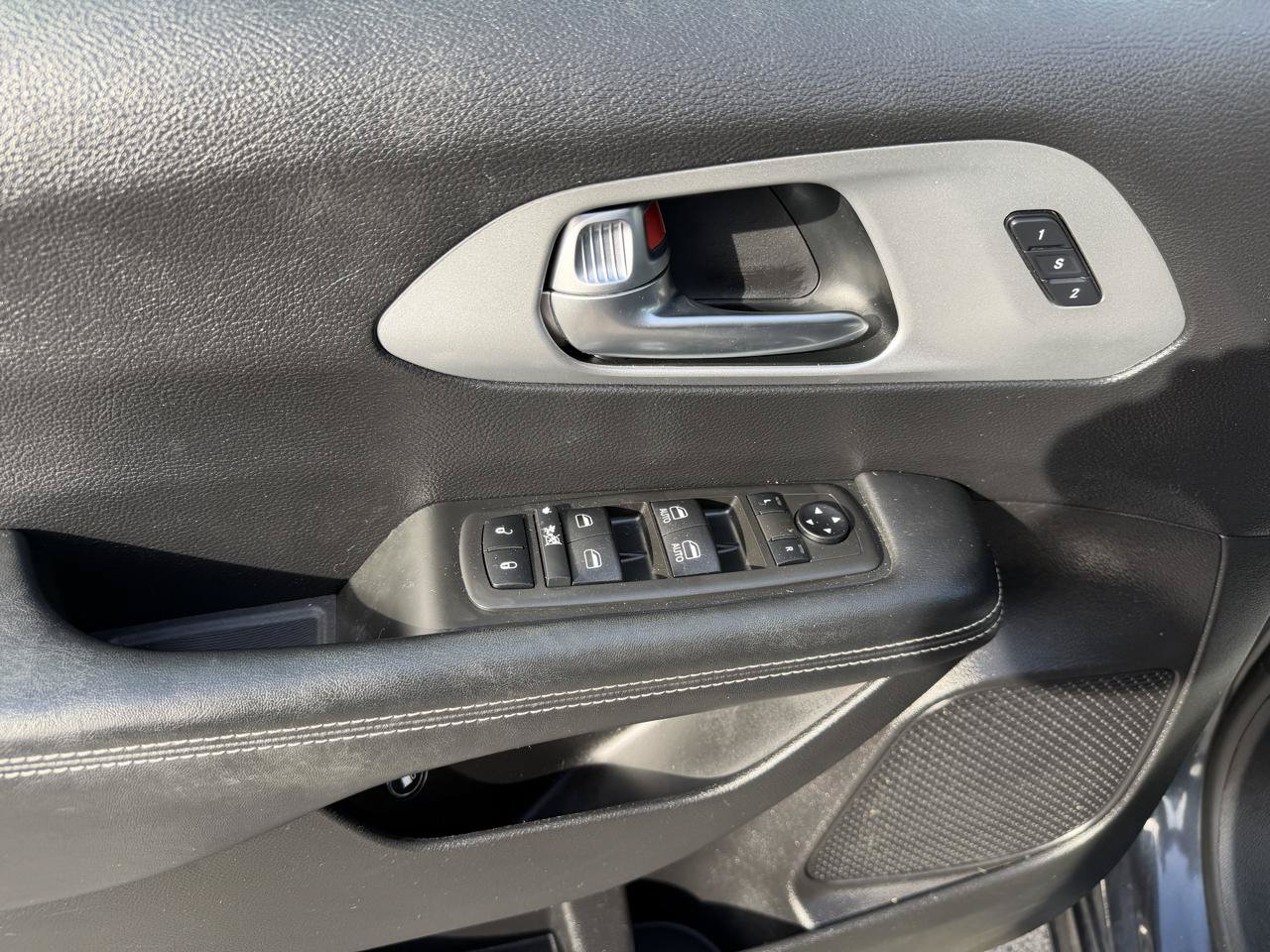 Used 2021 Chrysler Pacifica Touring-L w/ S Appearance Package FWD image 17