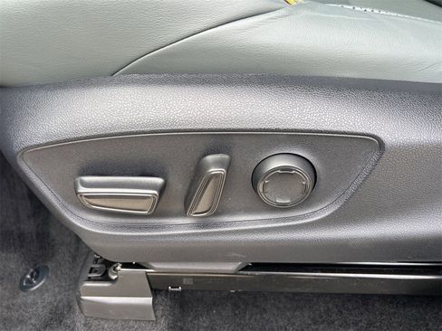 Used 2025 Toyota Tacoma Trailhunter image 33