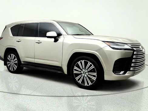Used 2022 Lexus LX 600 4WD w/ Accessory Package (Z1) image 3