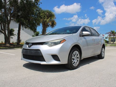 Used 2014 Toyota Corolla LE FWD image 3