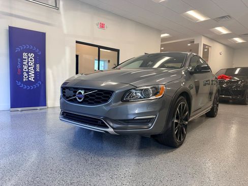 Used 2016 Volvo S60 T5 Cross Country Platinum AWD/4WD image 3