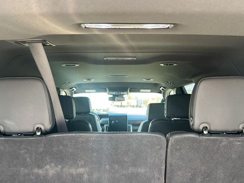 Used 2025 GMC Yukon XL Denali AWD/4WD image 17