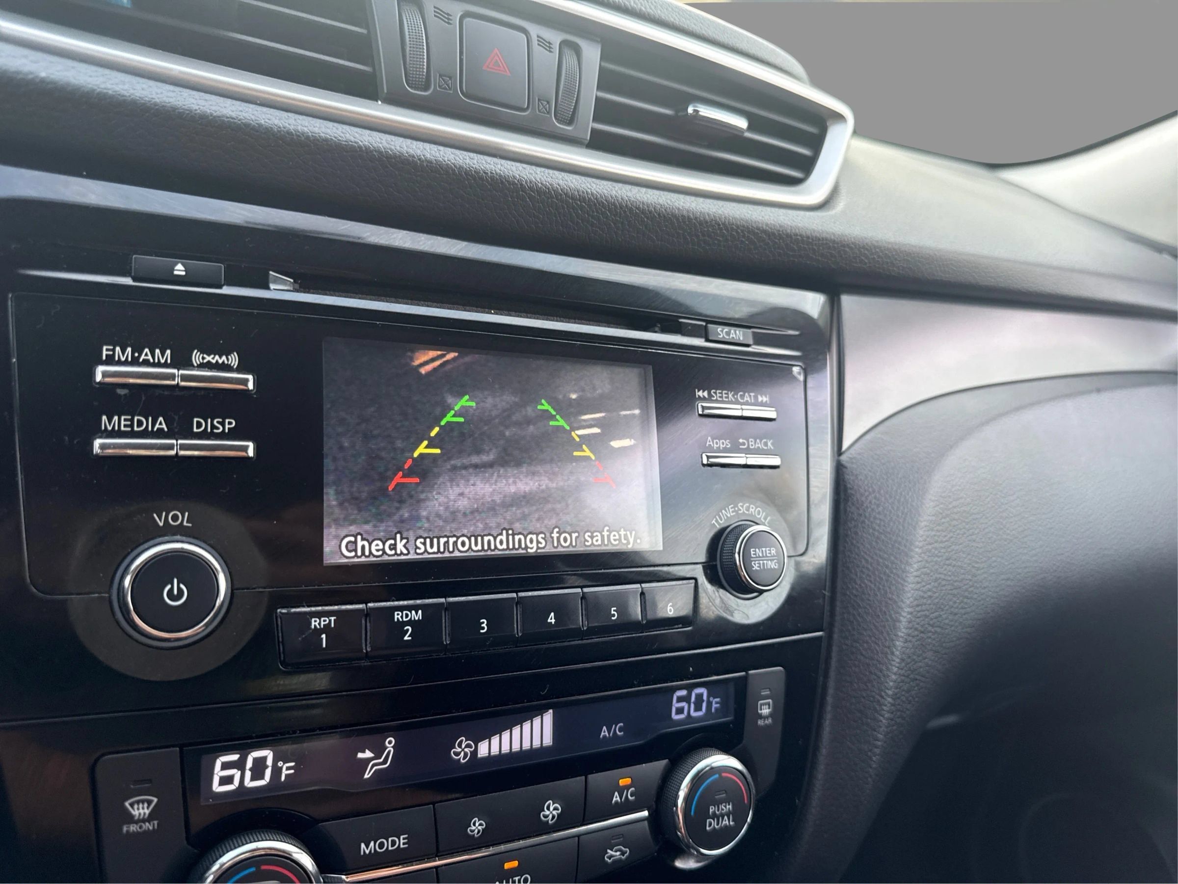 Used 2014 Nissan Rogue SV AWD/4WD image 25