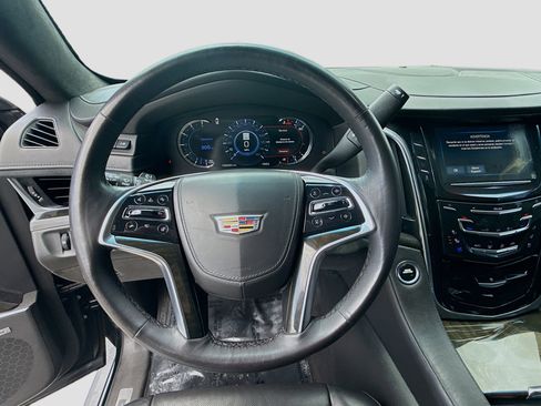Used 2018 Cadillac Escalade Platinum RWD image 10