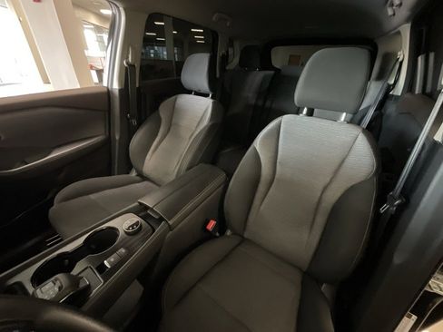 Used 2021 Nissan Rogue SV image 10