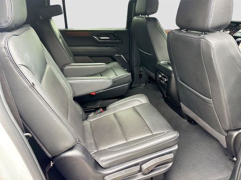 Used 2025 GMC Yukon XL Denali RWD image 30