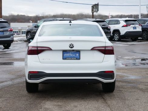 Certified 2022 Volkswagen Jetta Sport image 6