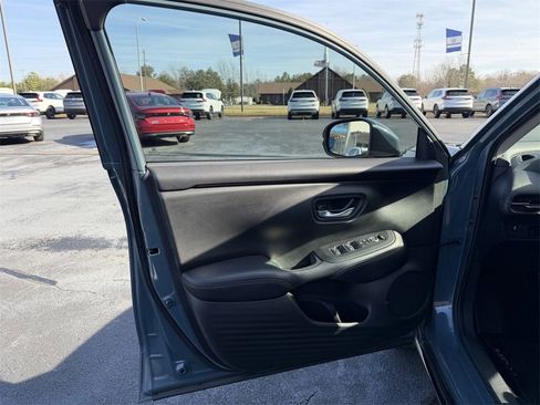 Used 2023 Honda HR-V EX-L image 18