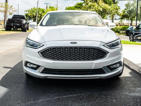 Used 2017 Ford Fusion SE w/ Fusion SE Technology Package FWD image 3