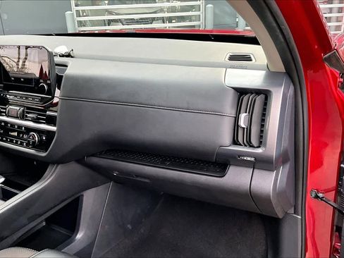 Used 2023 Nissan Pathfinder SL w/ Black Appearance Package image 16