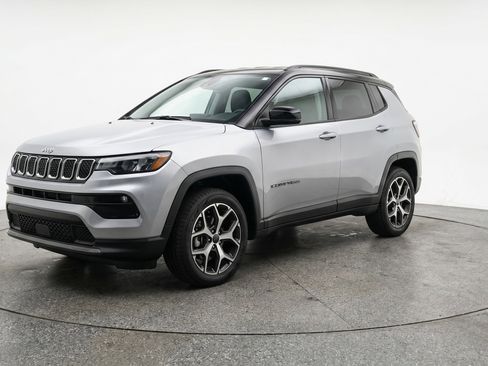 Used 2025 Jeep Compass Limited AWD/4WD image 3