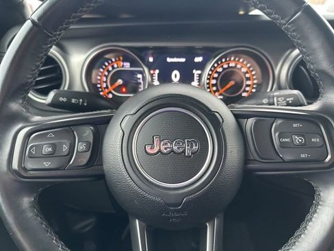 Used 2021 Jeep Gladiator Sport image 12