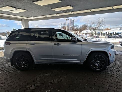 Used 2025 Jeep Grand Cherokee Summit image 4