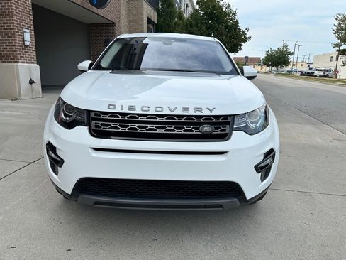 Used 2019 Land Rover Discovery Sport SE image 2