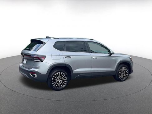 Used 2026 Volkswagen Taos SE FWD image 15