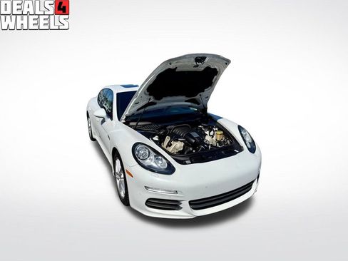 Used 2016 Porsche Panamera RWD image 4