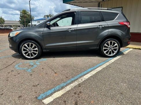 Used 2016 Ford Escape SE w/ SE Chrome Package AWD/4WD image 3