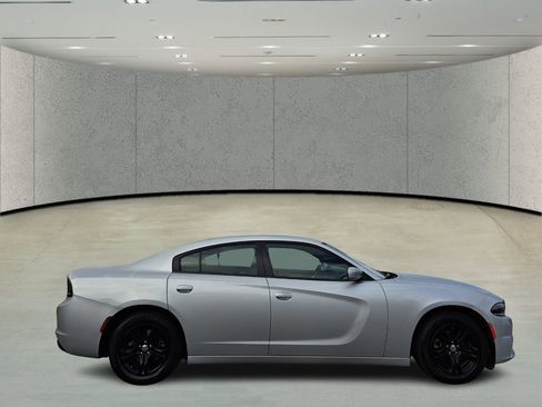 Used 2022 Dodge Charger SXT image 4