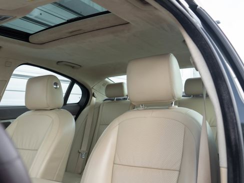 Used 2011 Jaguar XF Portfolio image 9