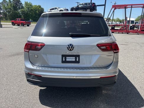 Used 2023 Volkswagen Tiguan SE w/ Panoramic Sunroof Package AWD/4WD image 7