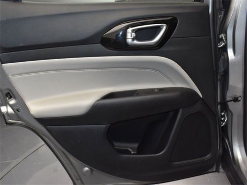 Used 2022 Jeep Compass Limited image 15