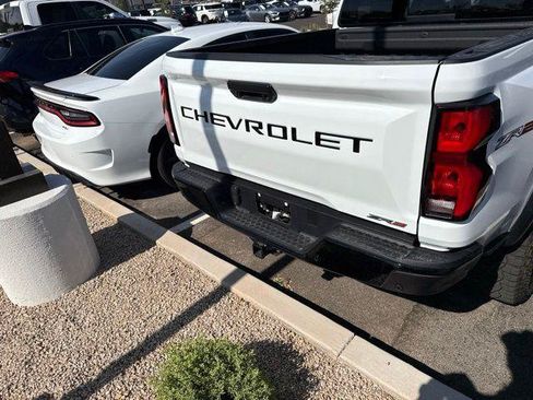 Used 2025 Chevrolet Colorado ZR2 w/ Technology Package AWD/4WD image 3