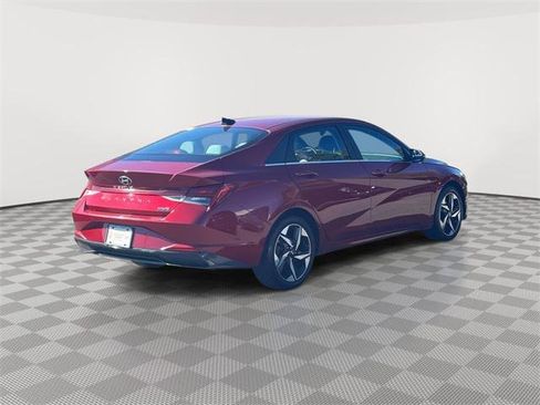 Used 2023 Hyundai Elantra Limited image 4