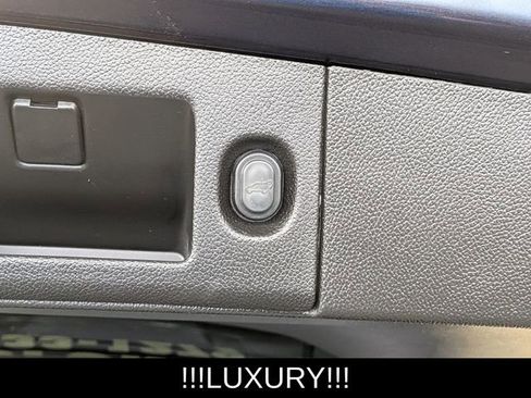 Used 2019 Cadillac Escalade ESV Luxury image 24