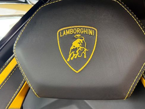 Used 2018 Lamborghini Aventador S image 18