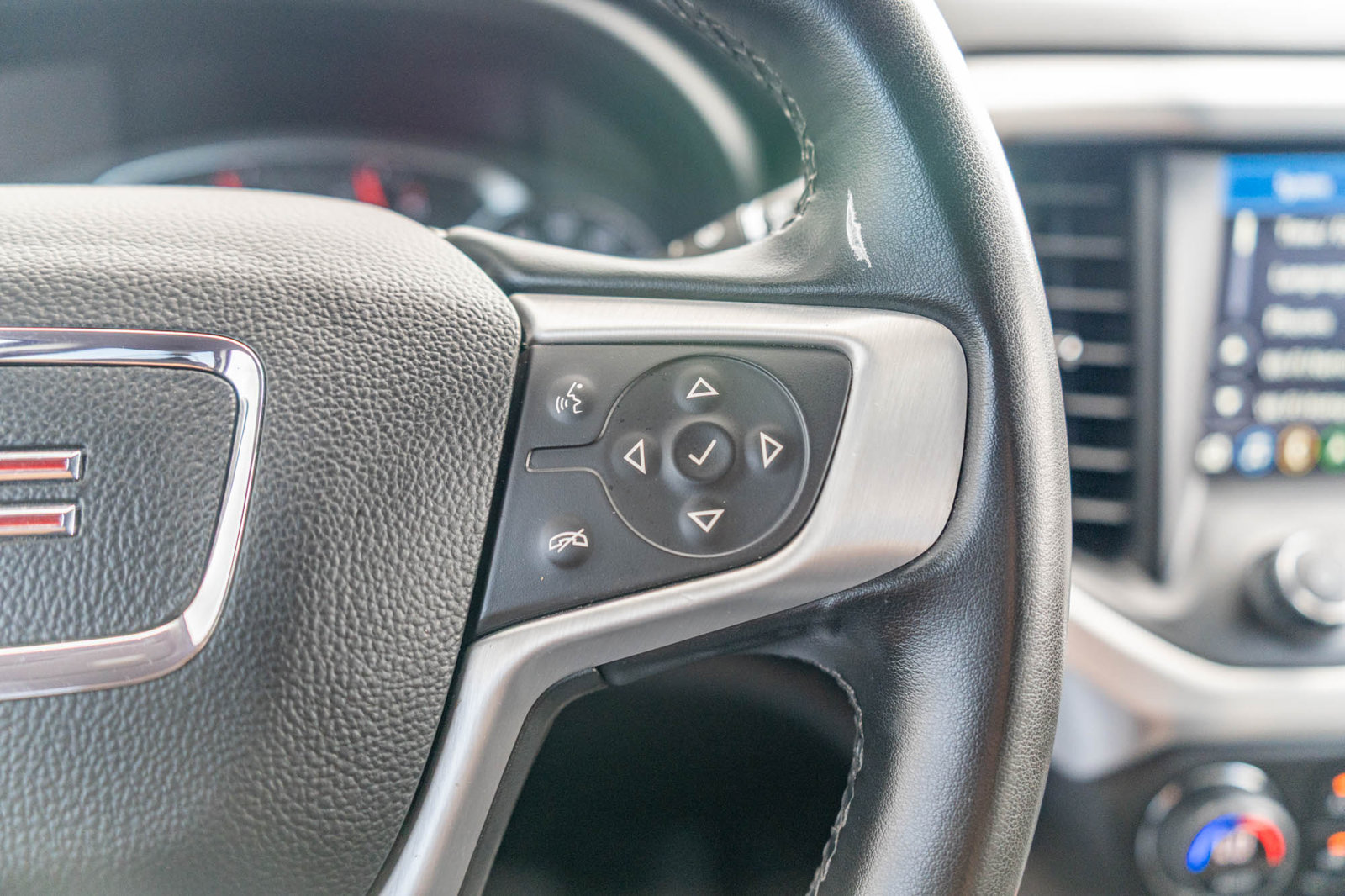 Used 2023 GMC Acadia SLT FWD image 27