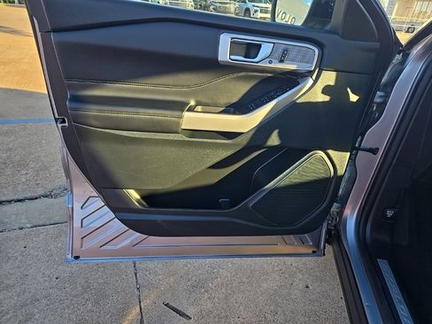 Used 2024 Ford Explorer Limited image 11