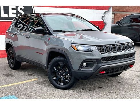Used 2023 Jeep Compass Trailhawk image 12