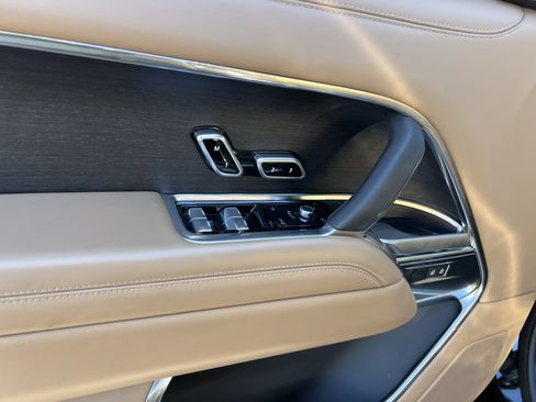 Certified 2024 Land Rover Range Rover SE image 15