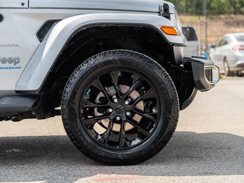 Used 2023 Jeep Wrangler Unlimited Sahara w/ Cold Weather Group AWD/4WD image 9