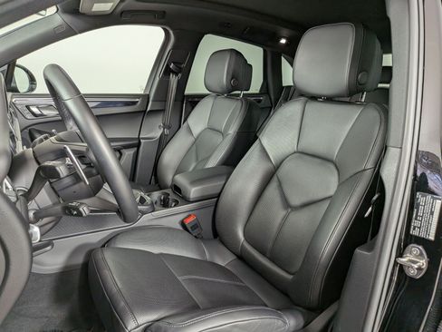 Certified 2026 Porsche Macan AWD/4WD image 5