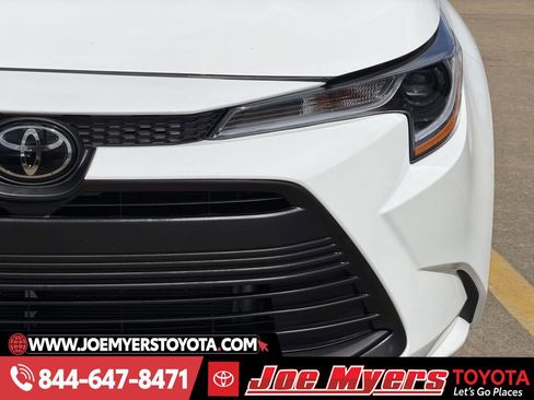 Used 2025 Toyota Corolla LE image 4