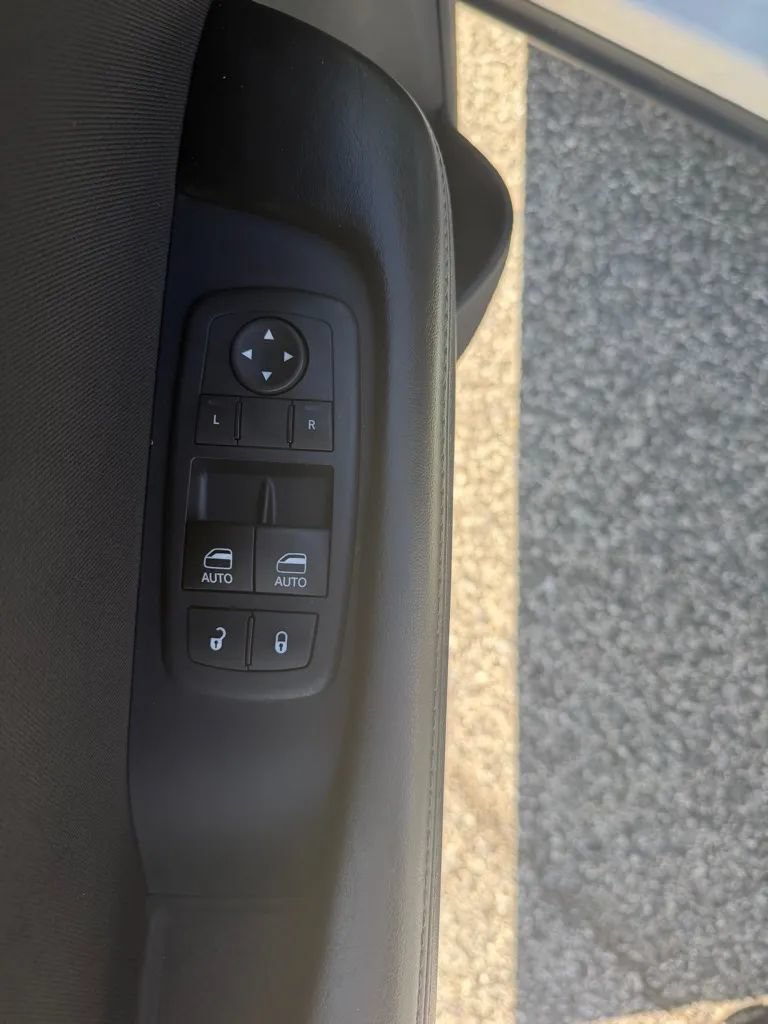 Used 2016 Dodge Challenger SXT RWD image 10