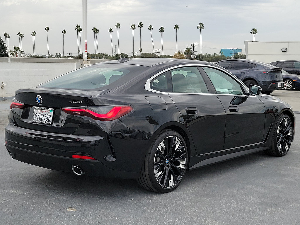 Used 2026 BMW 430i w/ Premium Package RWD image 3
