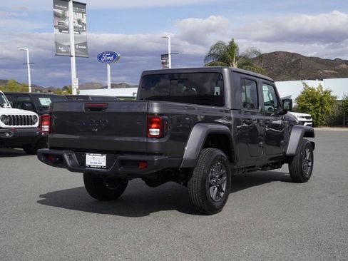 New 2026 Jeep Gladiator Sport AWD/4WD image 4