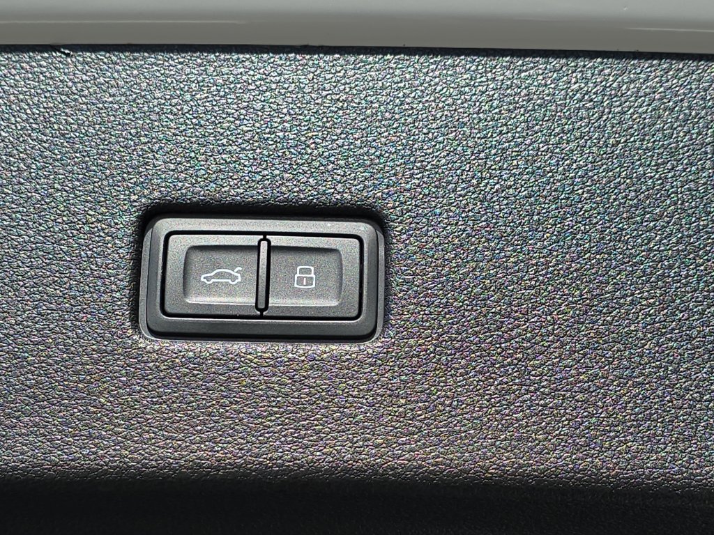 Used 2023 Audi SQ8 Prestige AWD/4WD image 16