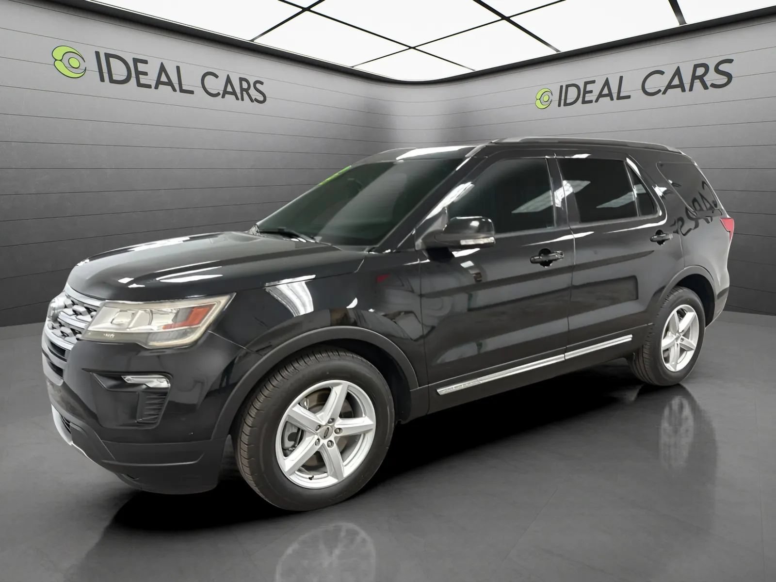 Used 2018 Ford Explorer XLT w/ Equipment Group 201A FWD image 1