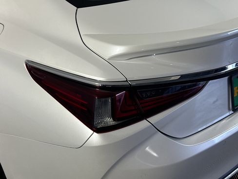 Used 2024 Lexus ES 300h Ultra Luxury image 36