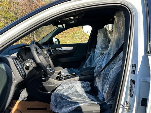 New 2026 Volvo XC40 B5 Ultra w/ Climate Package image 10