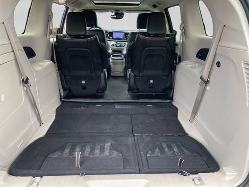 Used 2022 Chrysler Pacifica Limited FWD image 29