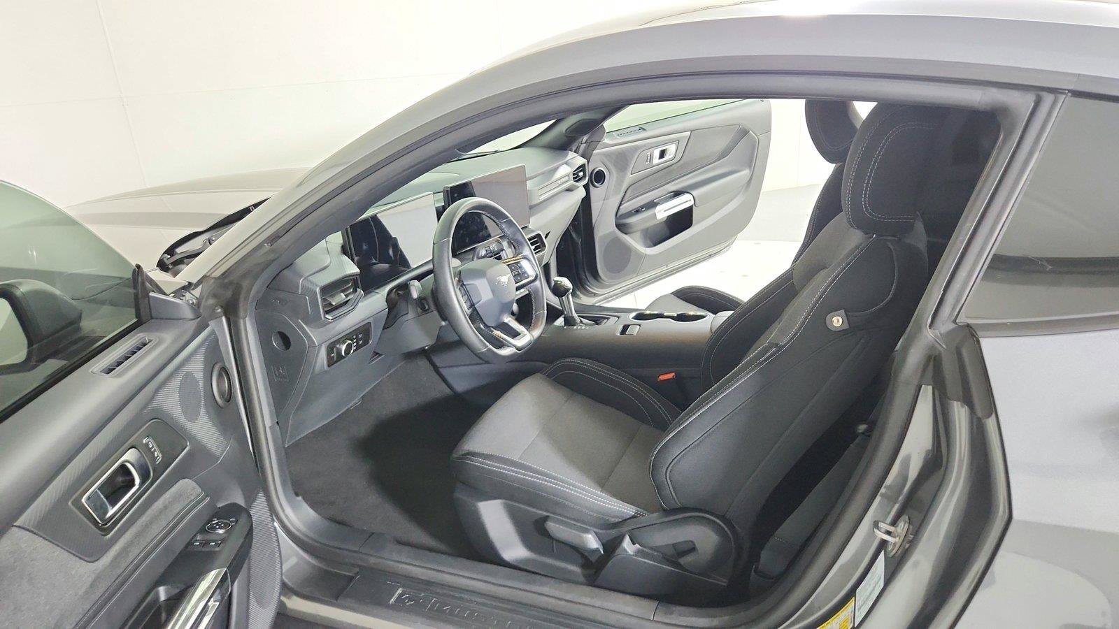 Used 2025 Ford Mustang Coupe RWD image 16